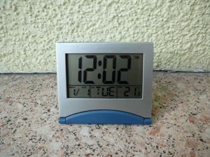 LCD-Uhr Wecker und Reisewecker mit Temperatur Bild 4
