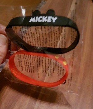100 Mickey Armbänder Bild 2