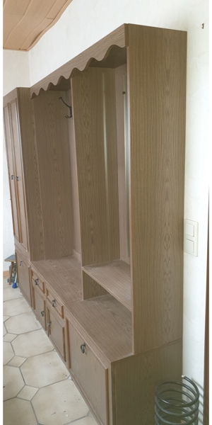 Garderobe , Garderobenschrank