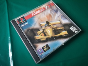 Sony PlayStation 1 mit Originalzubehör und Formel 1 Spiel Bild 2