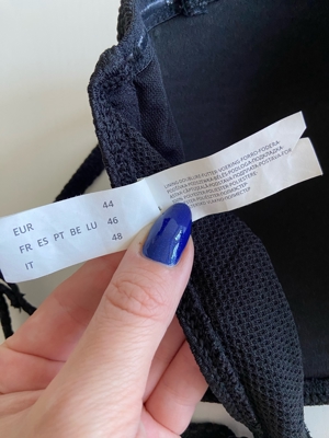 Schwarzes Bikinioberteil, großes Körbchen: 44 Bild 4