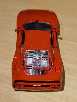 Ferrari F40 (1987) in Ferrari-Rot (Modellauto burago 1:24) Bild 6