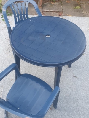 Gartentisch Plastik blau Stühle Bild 1
