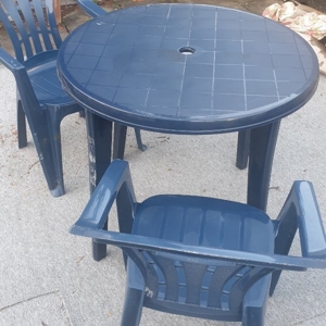 Gartentisch Plastik blau Stühle Bild 4