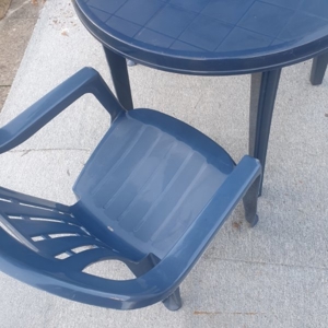 Gartentisch Plastik blau Stühle Bild 2