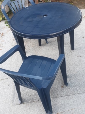Gartentisch Plastik blau Stühle Bild 5