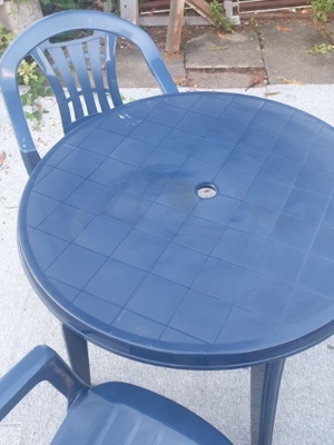 Gartentisch Plastik blau Stühle Bild 3