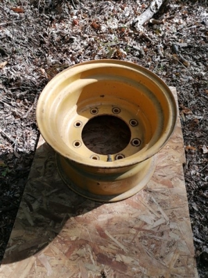 1. Felge für CAT 906 Radlader.