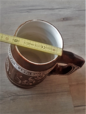 alter Ton-Bierkrug mit Wirtshaus  Bierkeller-Motiv Bild 6