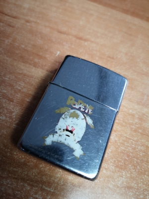 ZIPPO Sturmfeuerzeug mit Popeye Emblem - US Version