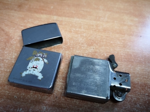 ZIPPO Sturmfeuerzeug mit Popeye Emblem - US Version Bild 5