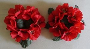 2 Blumenkränzchen für Kerzenständer - Rote Blüten/grüne Blätter