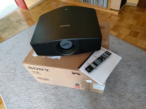 Sony VLP-VW790ES Highend Heimkino Projektor schwarz Bild 1