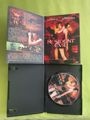 Resident Evil, DVD mit Pappschuber, Englisch, Französisch Bild 5