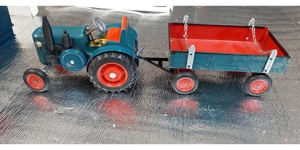 Traktor mit Hänger, Blechspielzeug , aufziehbar mit Schlüssel Bild 2