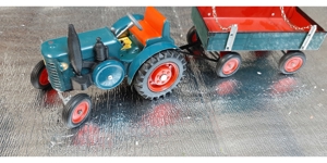 Traktor mit Hänger, Blechspielzeug , aufziehbar mit Schlüssel Bild 1