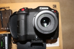 Canon EOS C70 Cinema Camera 2 Akkus, 256 sd Karte, Videoleuchte, Speed Booster Bild 9