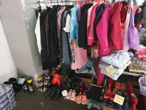 Flohmarkt Spielsachen Kinder Bild 2