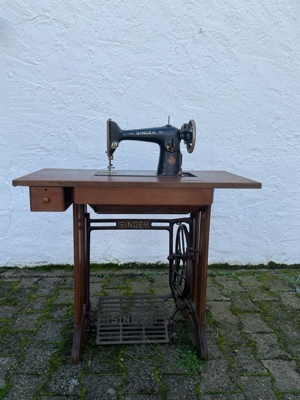 Original Singer Nähmaschine mit Tisch Bild 1