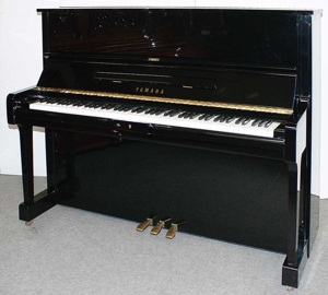 Klavier Yamaha U1, 121 cm, schwarz poliert, Nr. 4364002, 5 Jahre Garantie Bild 1
