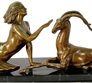 Bronze Skulptur sehr schönes Kunstwerk Art Deco Frau mit Steinbnbock