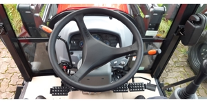48 PS Branson 5025C Allrad Traktor Kabine FL Rot Klima Radial Bild 6