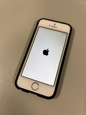 iPhone SE, 64 GB, weiß mit Panzerglas, Slim Hülle Bild 1
