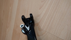 Harley Davidson Softail Street Bob Fußrastenhalter rechts NEU Bild 5