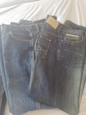 4 Jeans in Top-Zustand zu verkaufen Bild 1