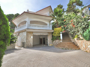 TOP Spanien Ferienhaus Costa Brava für 18 Personen privater Pool und Meerblick zu vermieten Bild 4