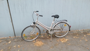 Ein gebrauchtes ALU-Damenrad zu verkaufen Bild 1
