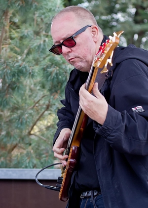 Bassist (64) sucht Band, gerne R&B ,Funk,Rock ,Jazz