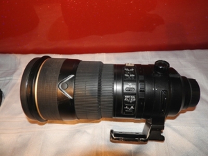 Nikon AF-S Nikkor 300 mm F2.8G ED VR-Objektiv mit Gurt Bild 1