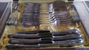 30 teil. Essbesteck mit box