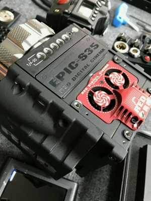 RED Epic Dragon 6K Kamera mit EF- und PL-Mount mit Zubehörpaket Bild 10