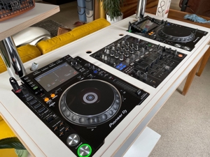 2 Stück Pioneer CDJ 2000 Nexus 2 + Mixer