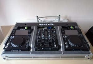 Pioneer DJ xdj 700s und djm 450 im vorverdrahteten Zomo Flightcase