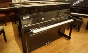 Brandneues Ritmüller Klavier mit schwarzem Glanz Bild 2