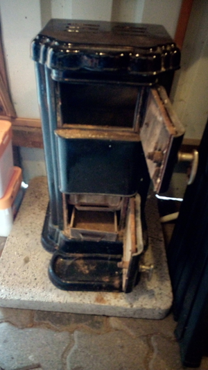 Gußeiserner Ofen aus Omas Zeiten, zum Heizen oder als Deko Bild 2
