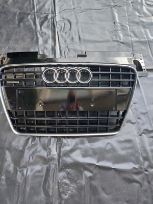 Original Audi TT8J Wabengrill mit quattro Emblem Bild 1