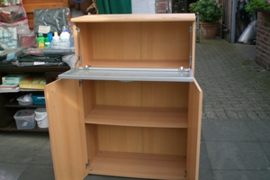 Holzschrank Bild 2