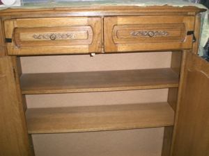Holzschrank Bild 4