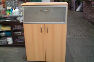 Holzschrank