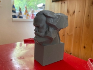 Karl Marx Monument - Nischel als Geschenk (ca.12cm, 3D Druck)