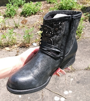 Gr. 36 + 37, Sommer Stiefeletten Western Boots, schwarz-silber glänzend Bild 7