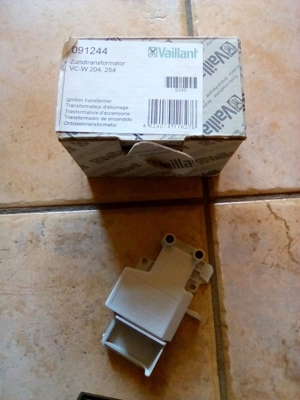 (25) Vaillant Zündtransformator VCVCW 204254 Bild 2