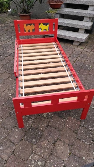 Kleinkind-Bett aus Holz Bild 1
