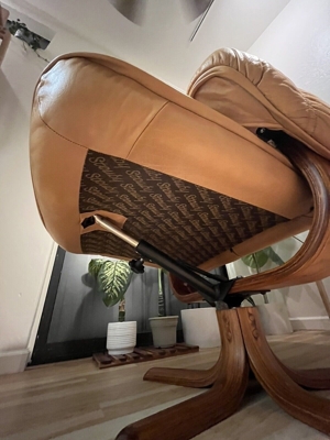 Dänischer Eames-inspirierter Leder-Liegestuhl mit Ottomane für Stouby Bild 4