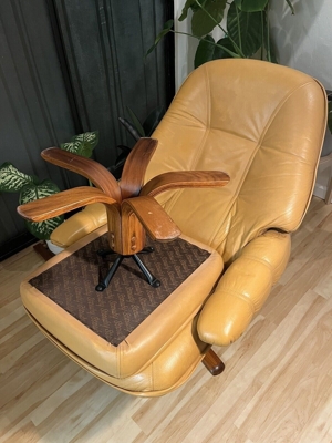 Dänischer Eames-inspirierter Leder-Liegestuhl mit Ottomane für Stouby Bild 12