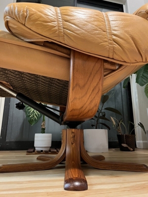 Dänischer Eames-inspirierter Leder-Liegestuhl mit Ottomane für Stouby Bild 6